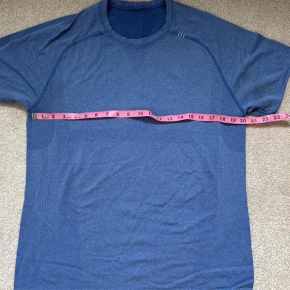 Men’s large blue Lululemon athletic yoga shirt. 20 in ptp, 27 in length. - Picture 2 of 5